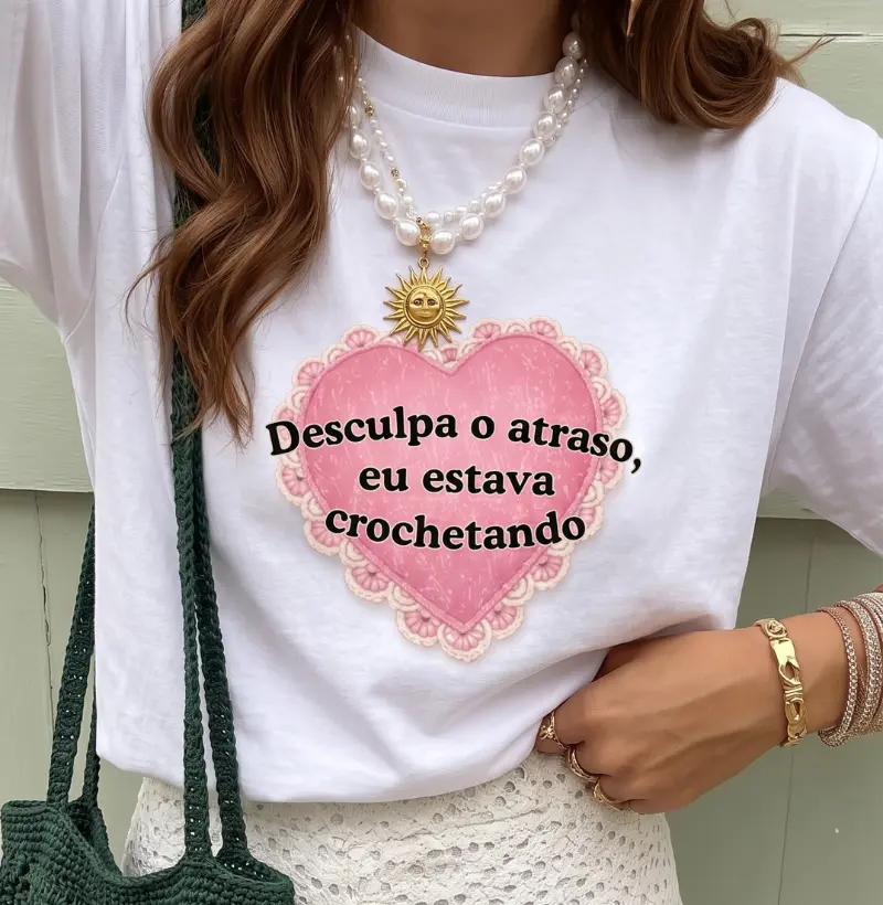Camiseta Desculpa o Atrado Eu Estava Crochetando Divertida Frase