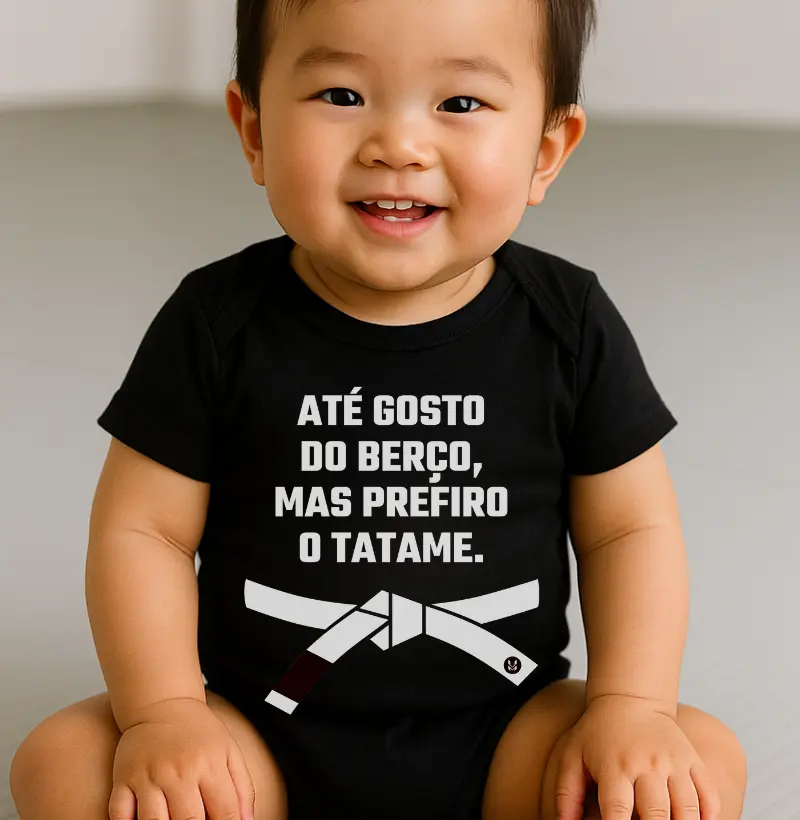 Bebê prefere o tatame.