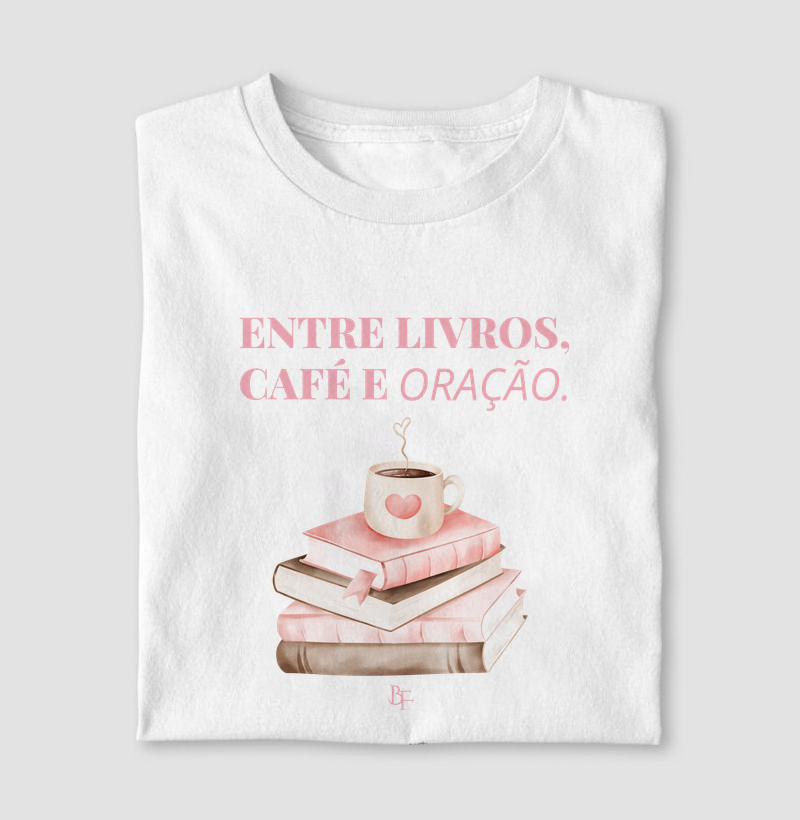 Entre livros, café e oração