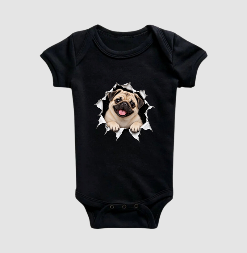 Pug Saindo da Camiseta - Body Infantil