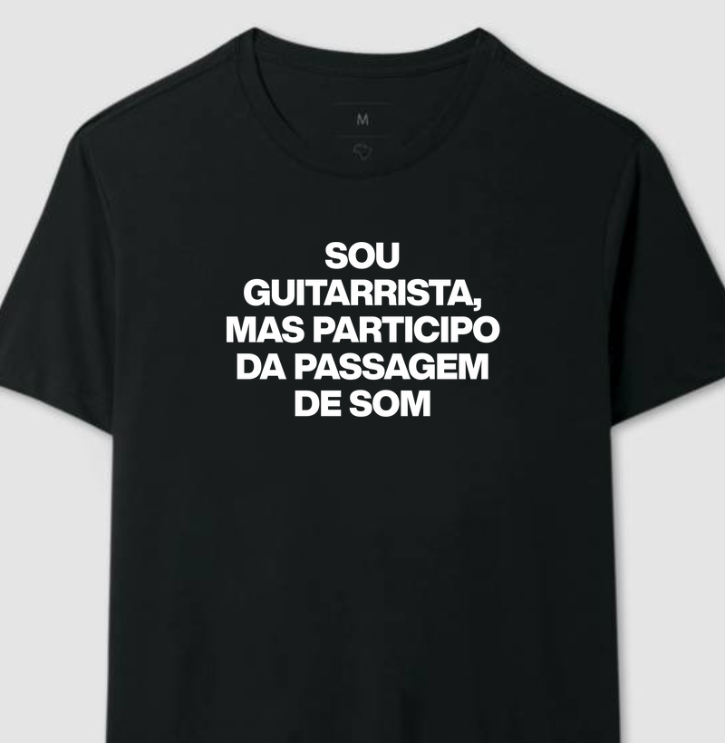 Guitarrista na passagem de som