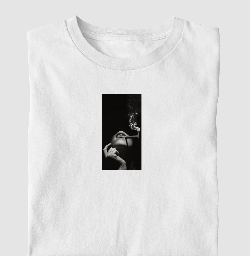Camiseta Elegância na Fumaça