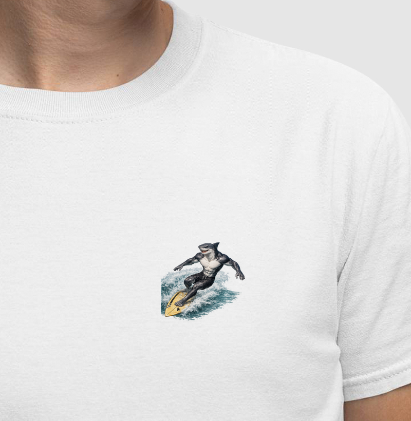 Camiseta Tubarão Surfando