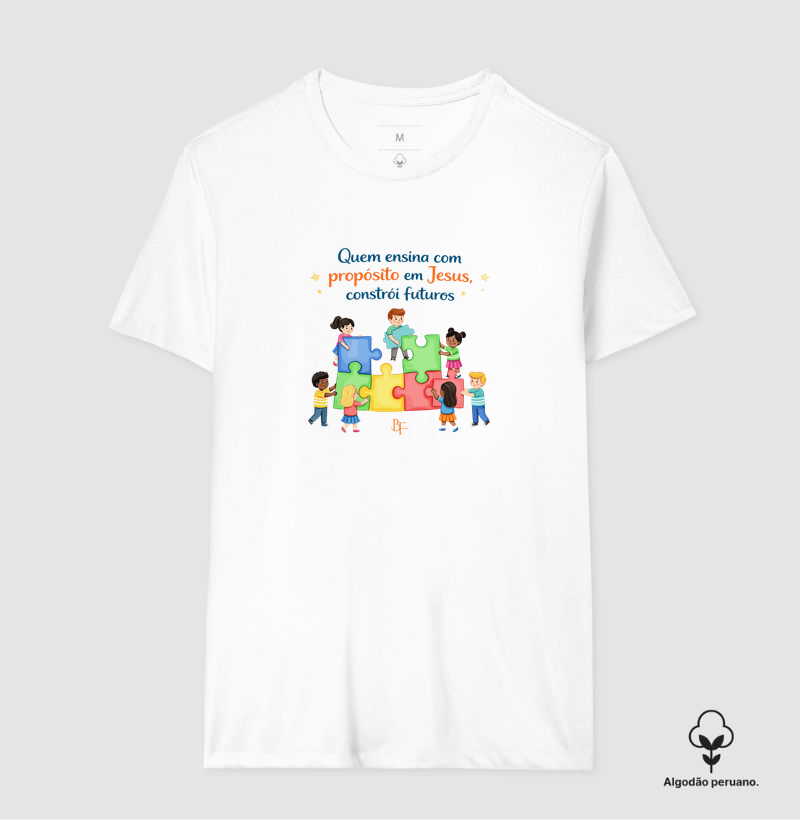 Quem ensina com propósito em Jesus, constrói futuros - Camiseta Algodão Peruano