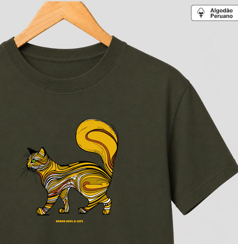 Gato amarelo com rabo grande