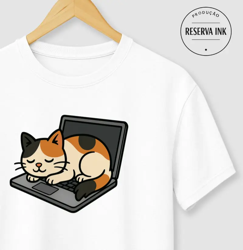 Gato Dormindo no Notebook