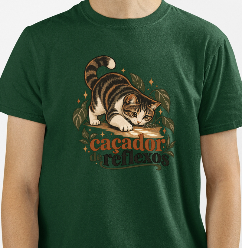Camiseta Gato Brincando "caçador de reflexos" | Pelo & Pano