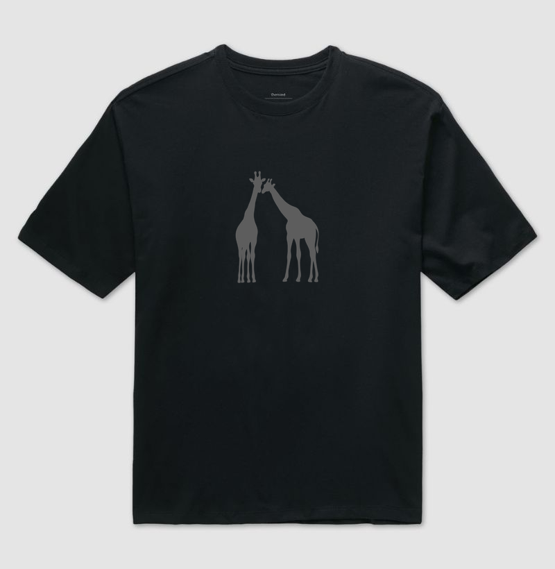 Camiseta Oversized Casal de Girafas 100% Algodão