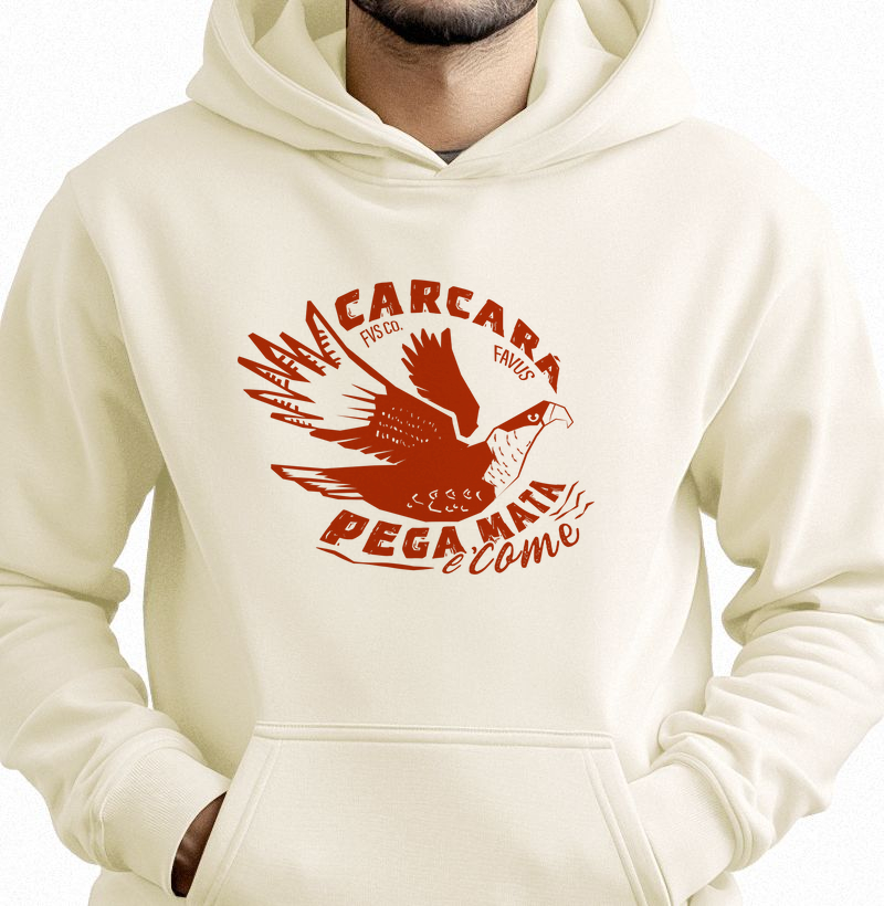 Carcará pega mata e come