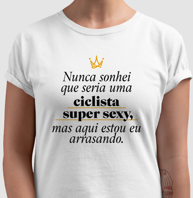 Uma ciclista sexy arrasando