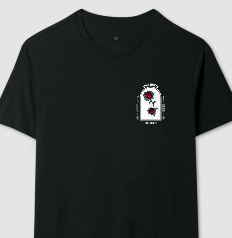Camiseta Love Hurts - Preta