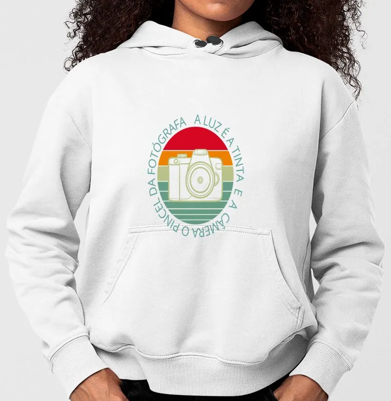 Moletom feminino a luz é a tinta