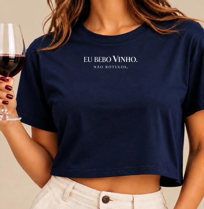 Camiseta Cropped Eu Bebo Vinho. Não Rótulos. - Cropped