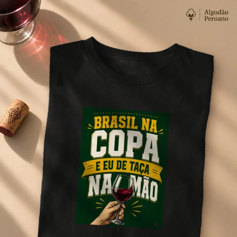 Camiseta Vinho - Brasil na Copa, Eu de Taça na Mão - Camiseta Algodão Peruano