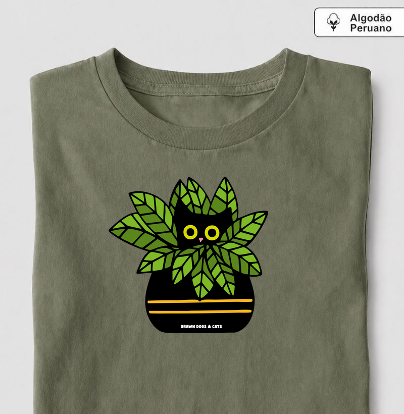 Vaso com gato preto escondido
