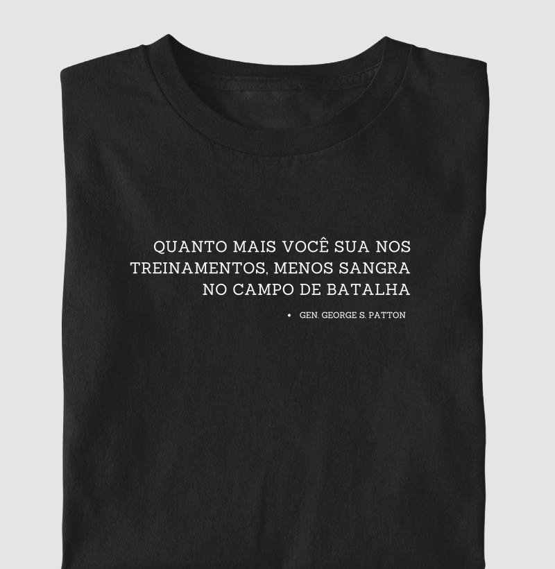 044A | Camiseta Suor nos treinamentos... Frase de GEN. GEORGE S. PATTON