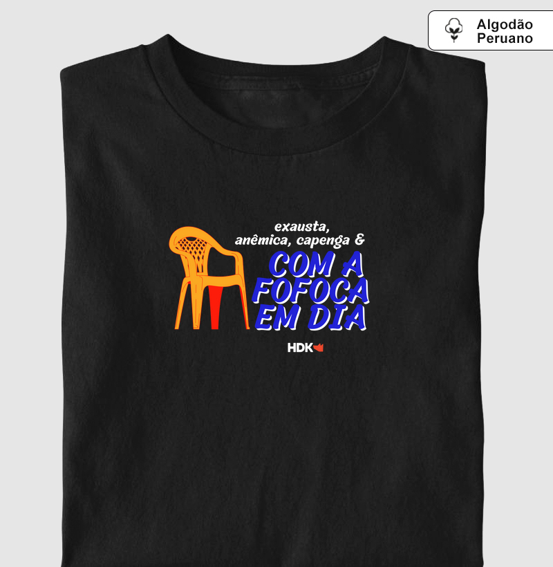 Camiseta Com a fofoca em dia