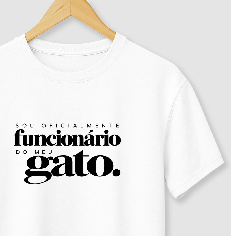 Sou oficialmente funcionário do meu gato.