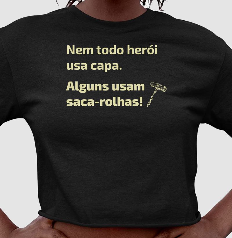Nem Todo Herói Usa Capa  - Cropped