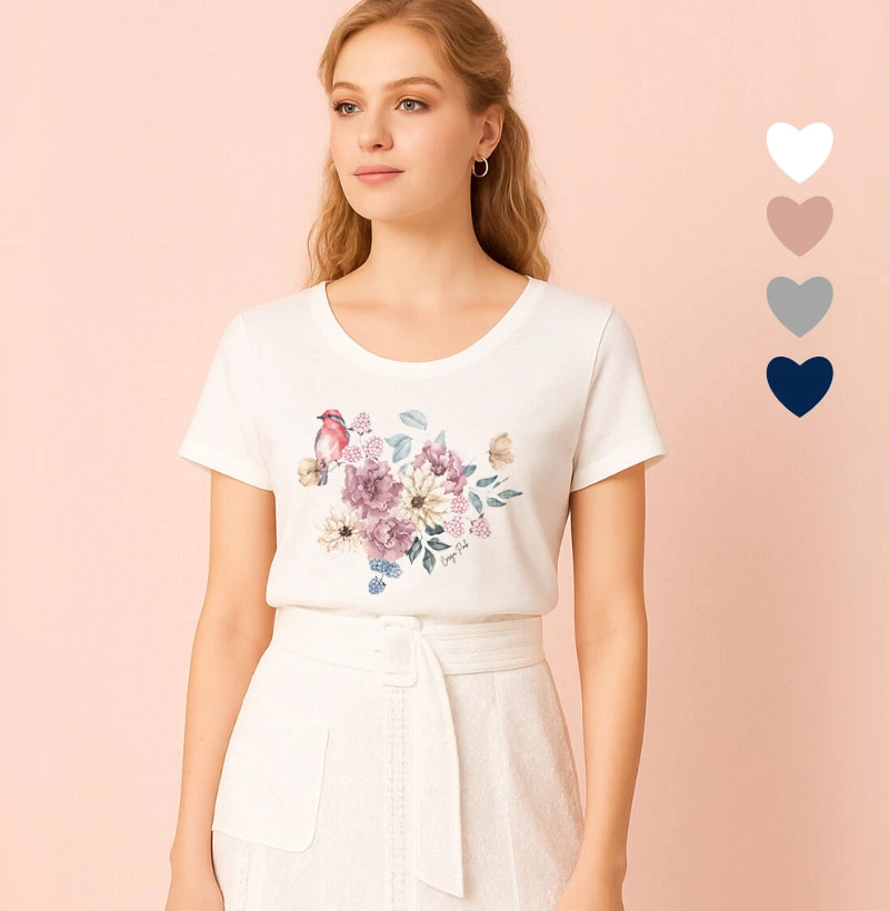 Camiseta Feminina Ilustrada Pássaro Vermelho e Flores