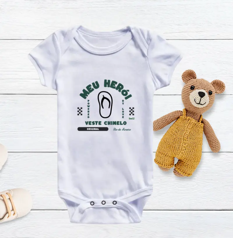 MEU HERÓI VESTE CHINELO.