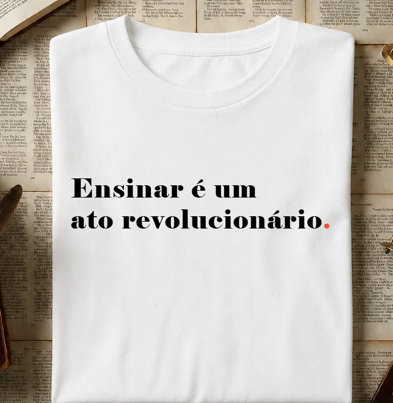 Ensinar é um Ato Revolucionário - Camiseta