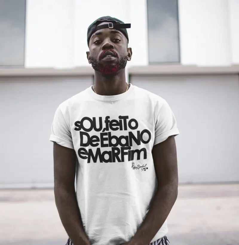 Sou feito de ébano e marfim