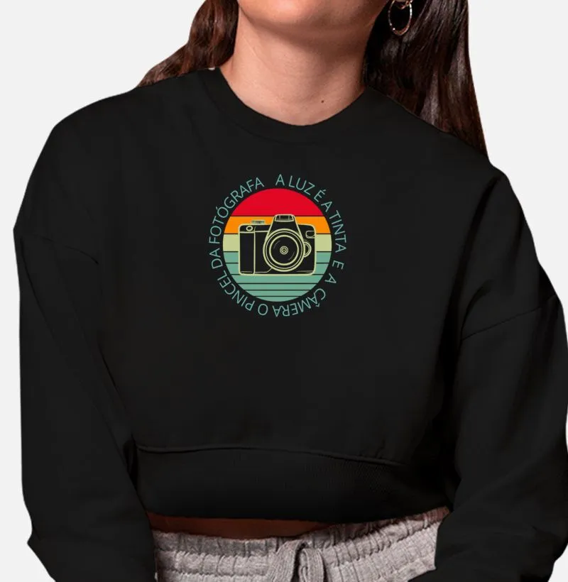 Moletom cropped feminino a luz é a tinta