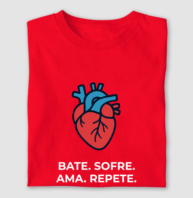 Camiseta “Coração” Bate. Sofre. Ama. Repete.
