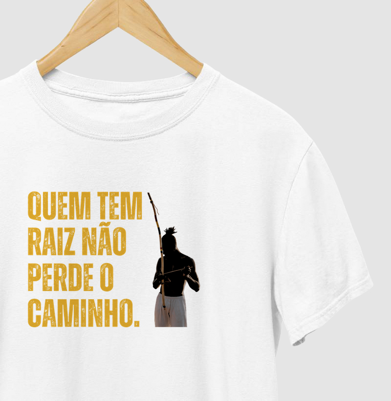 Camiseta Quem Tem Raiz Não Perde o Caminho | Capoeira, Ancestralidade e Brasilidade