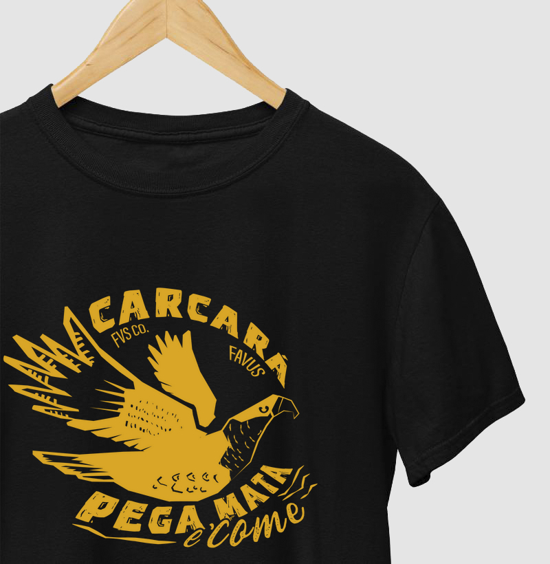 Carcará pega mata e come