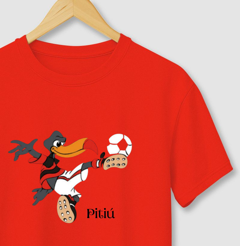 Camiseta vermelha Urubu Amazônico — Pitiú
