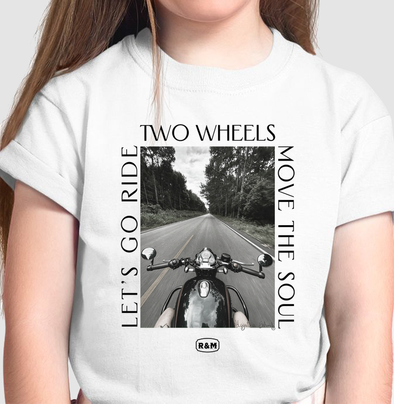 Two Wheels Move the Soul - Hágatha Schimitz