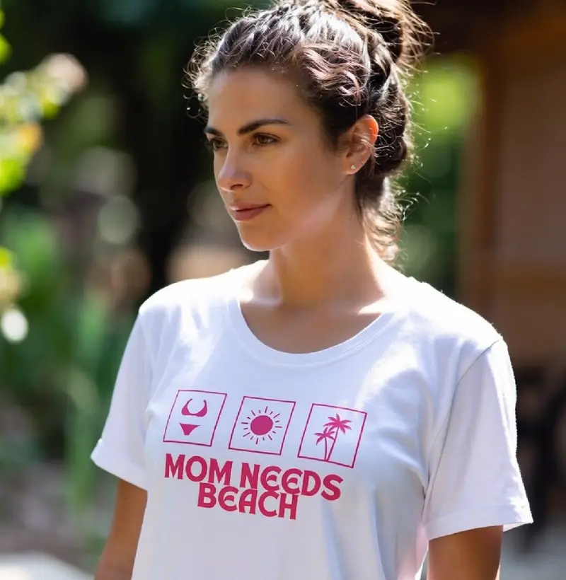 Mom Needs Beach - Fem