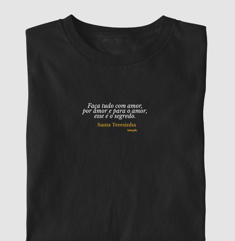 T-shirt Clássica Unissex - Faça Tudo com Amor
