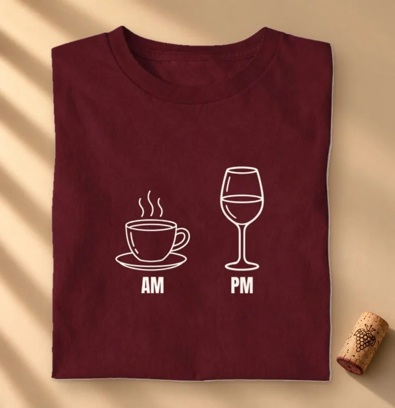 Camiseta Café de Dia, Vinho à Noite – Lifestyle Coffee & Wine