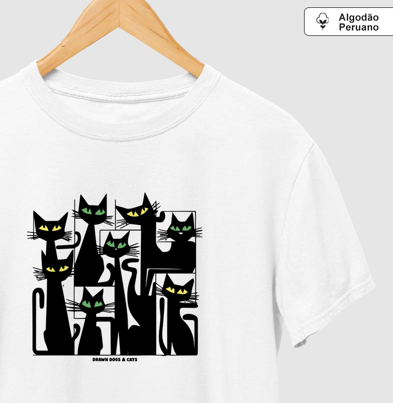 Varios gatos pretos