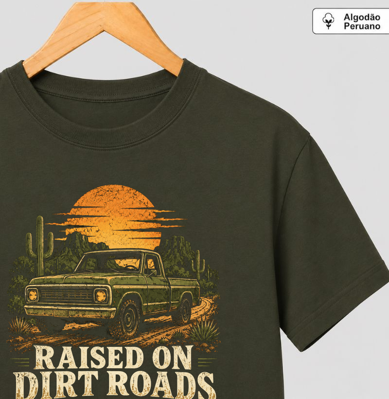 Camiseta Country Raised on Dirt Roads Dustler South Co. Algodão Peruano Premium