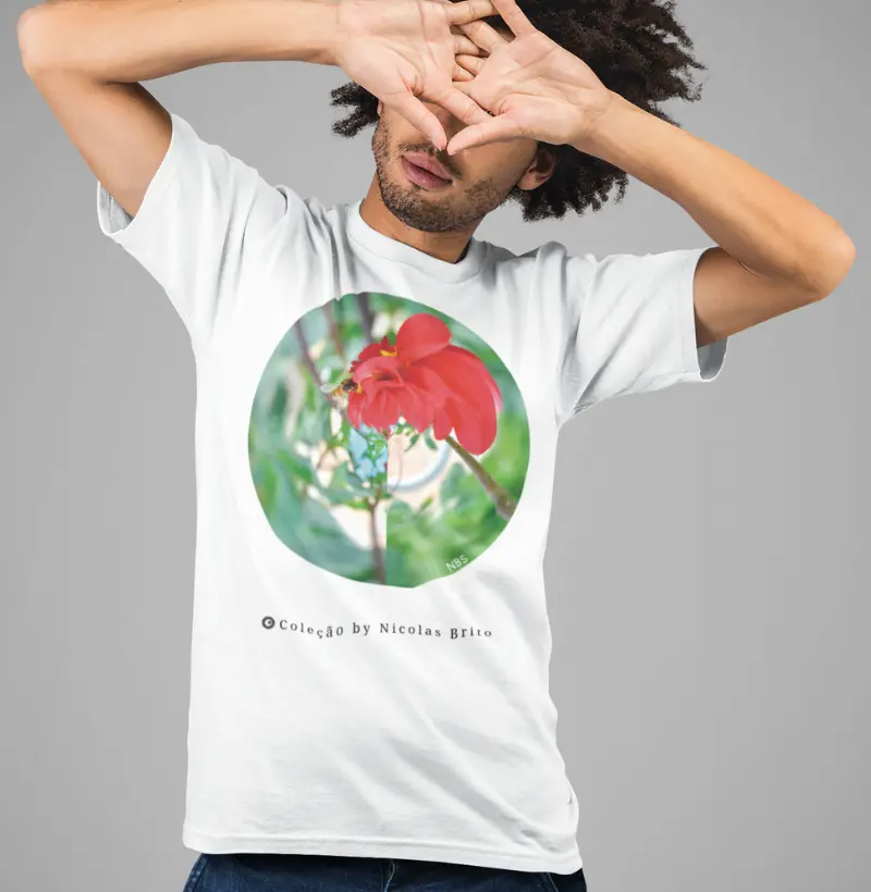 Camiseta Little World By Nicolas Brito Sales