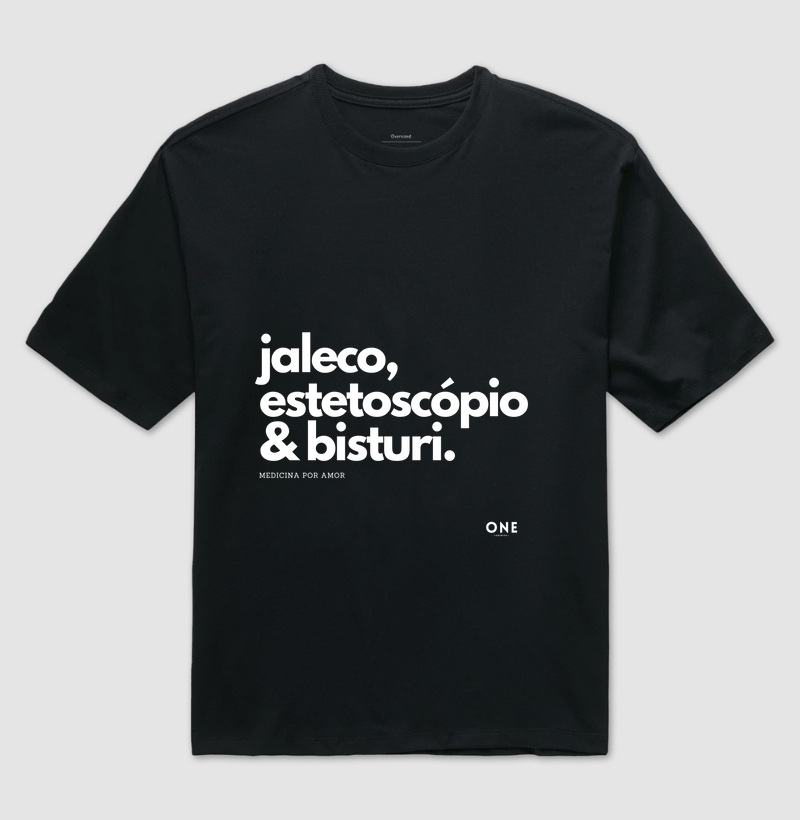 Jaleco, estetoscópio e bisturi