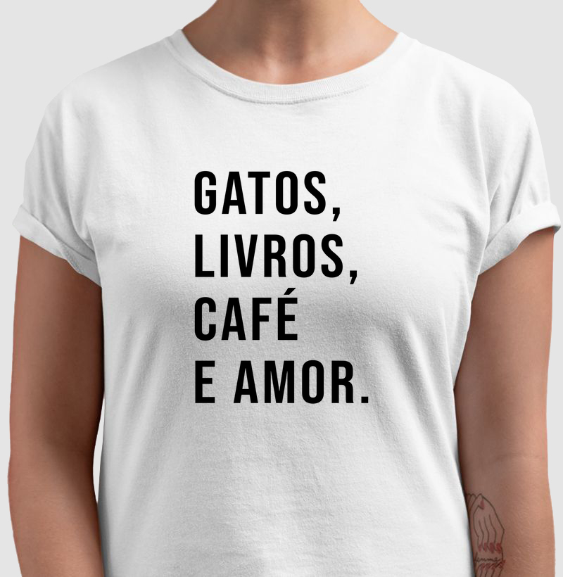 Camiseta Frase - Gatos, livros, café e amor
