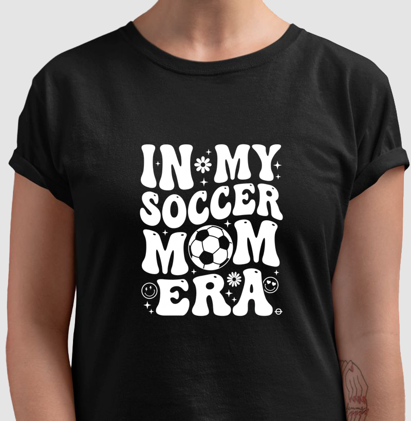 feminina de futebol estampa "soccer mom era" joga bonita