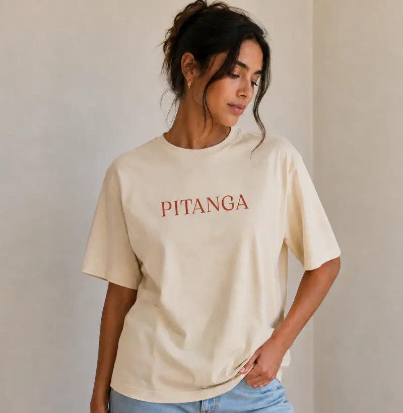 Camiseta Unissex em Algodão Estampa "PITANGA" – Versatilidade & Sofisticação Minimalista