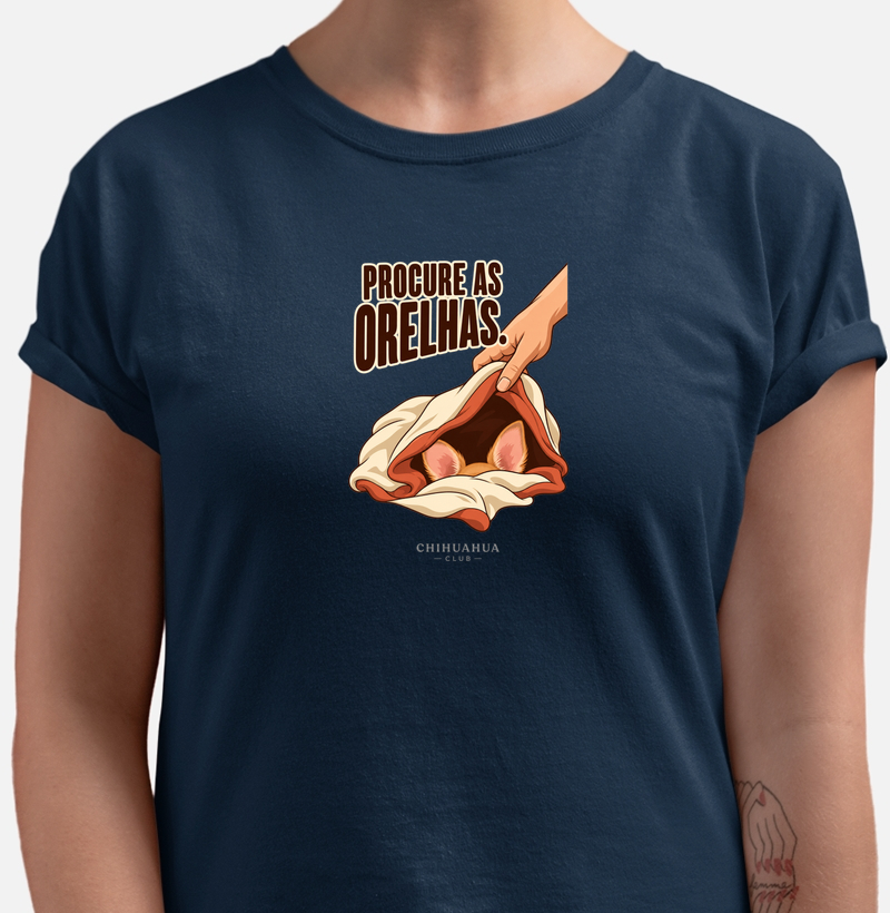 Procure as orelhas. 